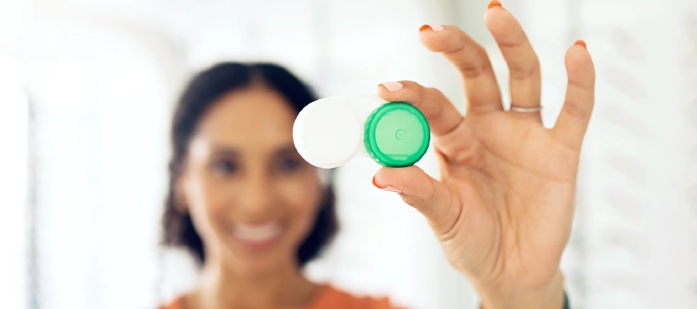 Cómo Colocarse y Quitarse los Lentes Esclerales: Una Guía Paso a Paso